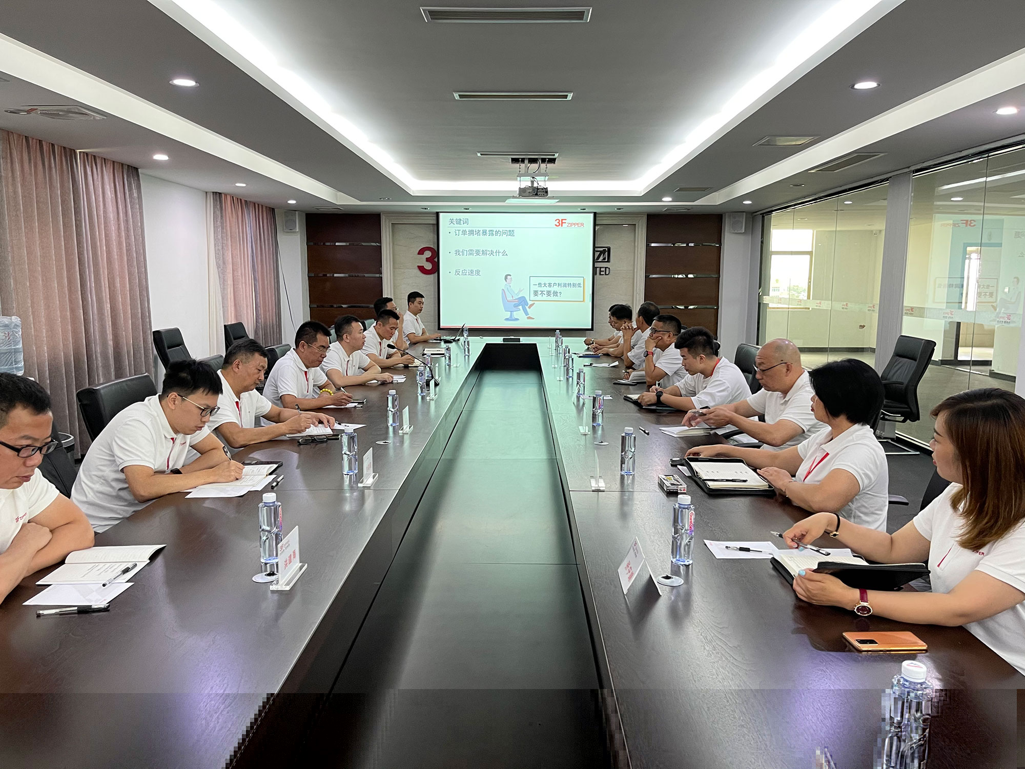 国产午夜电影久久集团召开上半年总结暨下半年计划会议